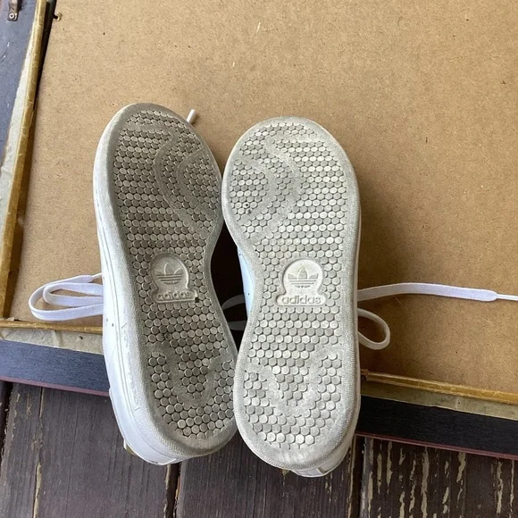Adidas Stan Smith white with gold trim sneakers, size 5.5 - Picture 8 of 8